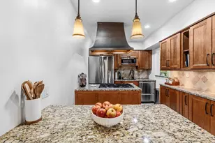 30 Halifax Ct, Springfield, MA 01108 - Photo 4