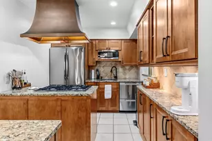 30 Halifax Ct, Springfield, MA 01108 - Photo 2