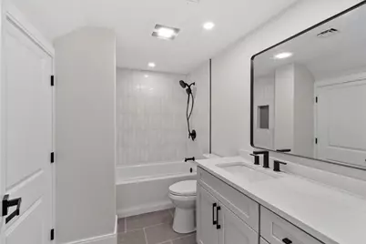 11 Hovey St, Woburn, MA 01801 - Photo 18