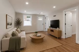 11 Hovey St, Woburn, MA 01801 - Photo 6