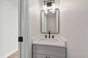 11 Hovey St, Woburn, MA 01801 - Photo 22