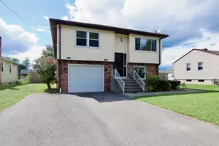 124 Mazarin, Springfield, MA 01151 - Photo 1