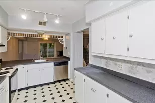 409 Nassau Dr, Springfield, MA 01129 - Photo 12
