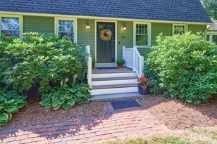 69 Walnut St, Upton, MA 01568 - Photo 2
