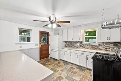 8 Cross St, Halifax, MA 02338 - Photo 8