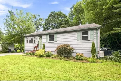 8 Cross St, Halifax, MA 02338 - Photo 2