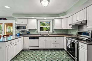 4 Mulberry St, Groveland, MA 01834 - Photo 6