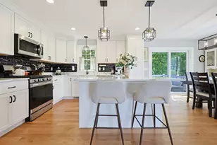 70 Henrietta Wy, Taunton, MA 02780 - Photo 2