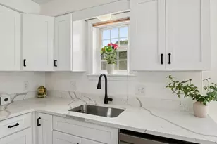 14 Phoenix St, Worcester, MA 01604 - Photo 16