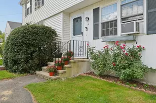 14 Phoenix St, Worcester, MA 01604 - Photo 4