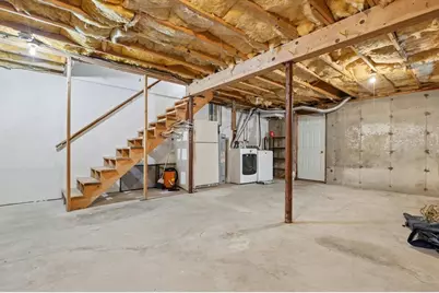 14 Phoenix St, Worcester, MA 01604 - Photo 32