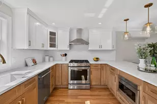 24-1/2 N Central St, Peabody, MA 01960 - Photo 4