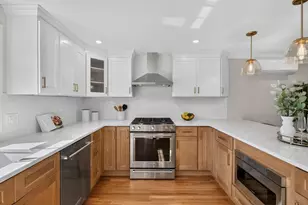 24-1/2 N Central St, Peabody, MA 01960 - Photo 8