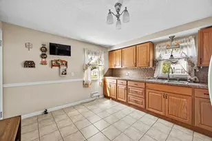 133 Denwall Dr, Springfield, MA 01119 - Photo 6