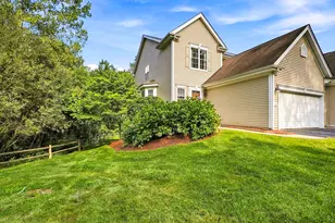 18 Daffodil Ct, Grafton, MA 01560 - Photo 2