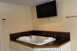 1015 Forbes St, New Bedford, MA 02745 - Photo 10