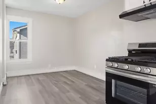 103 West St, Holyoke, MA 01040 - Photo 2