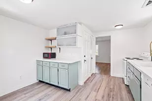 35 Walnut St, Barnstable, MA 02601 - Photo 8