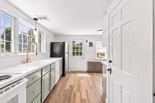 35 Walnut St, Barnstable, MA 02601 - Photo 6