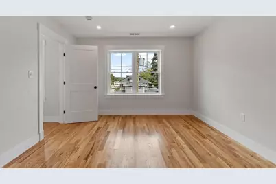 688 Westford St, Lowell, MA 01851 - Photo 30