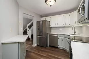 512 Ridgefield Cir, Clinton, MA 01510 - Photo 4