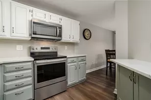 512 Ridgefield Cir, Clinton, MA 01510 - Photo 6