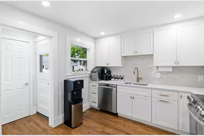 43 Standish St, Weymouth, MA 02191 - Photo 8