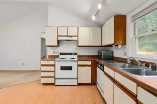 12 Winifred Ave, Worcester, MA 01602 - Photo 8