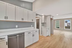 43 1/2 6th Ave, Haverhill, MA 01830 - Photo 4