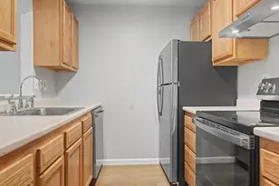 164 High St, Holyoke, MA 01040 - Photo 2