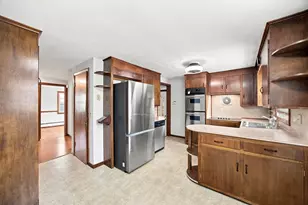 70 Crestwood, Chicopee, MA 01020 - Photo 6