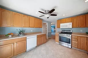 121 Regina S Dr, Tewksbury, MA 01876 - Photo 10