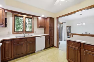 3 Castle Hill Rd, Agawam, MA 01001 - Photo 8