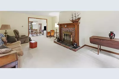 3 Castle Hill Rd #E, Agawam, MA 01001 - Photo 2