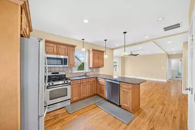 90 Taylor St #4, Waltham, MA 02453 - Photo 1