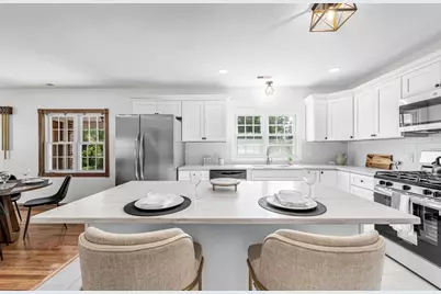 115 Saint James Ave, Chicopee, MA 01020 - Photo 12
