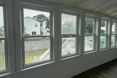 33 Bay View Ave, Winthrop, MA 02152 - Photo 4