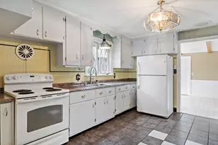 7 Harold Ave, Somerset, MA 02726 - Photo 8