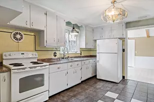 7 Harold Ave, Somerset, MA 02726 - Photo 8
