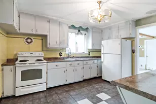 7 Harold Ave, Somerset, MA 02726 - Photo 10