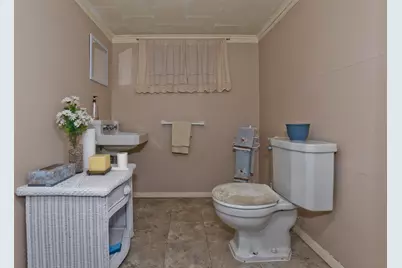 34 Vadnais St, Holyoke, MA 01040 - Photo 18