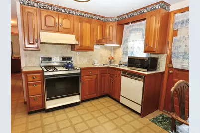 36 Revere St, Worcester, MA 01604 - Photo 2