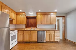 170 Townsend Ave, Lowell, MA 01854 - Photo 8