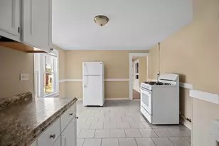 32-34 Pearl St, Chicopee, MA 01013 - Photo 4