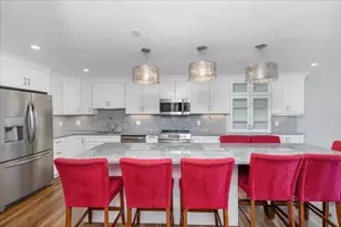 100 Ledgewood Dr, Stoneham, MA 02180 - Photo 6