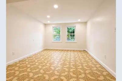 106 Russell Rd, Newton, MA 02465 - Photo 6
