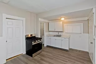 30 Hawthorne St, Springfield, MA 01105 - Photo 2