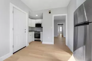 566 Shirley St, Winthrop, MA 02152 - Photo 4