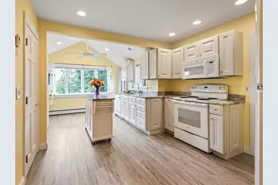 18 Crown St, Spencer, MA 01562 - Photo 8