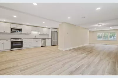 6 Dale St #6, Franklin, MA 02038 - Photo 4